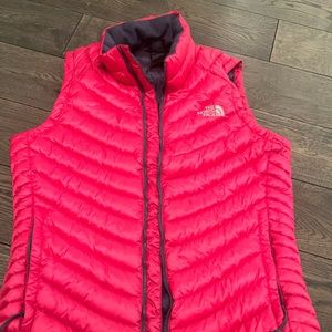 North face, pink vest, size small